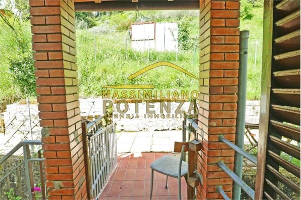 appartamento in vendita a Pescia in zona Pietrabuona