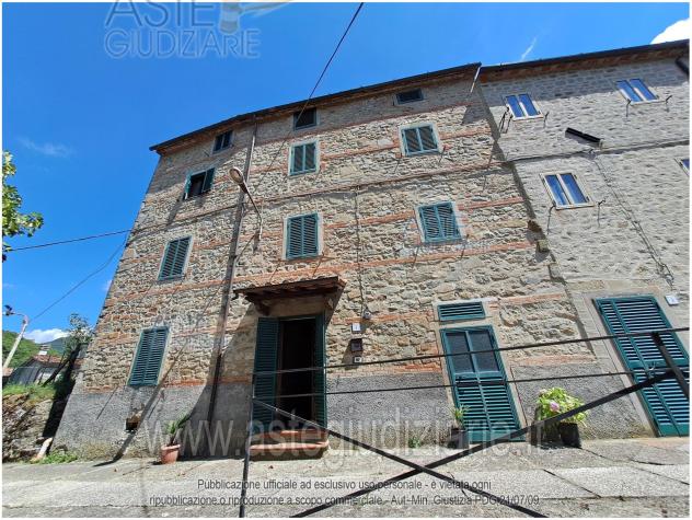 appartamento in vendita a Pescia in zona Stiappa