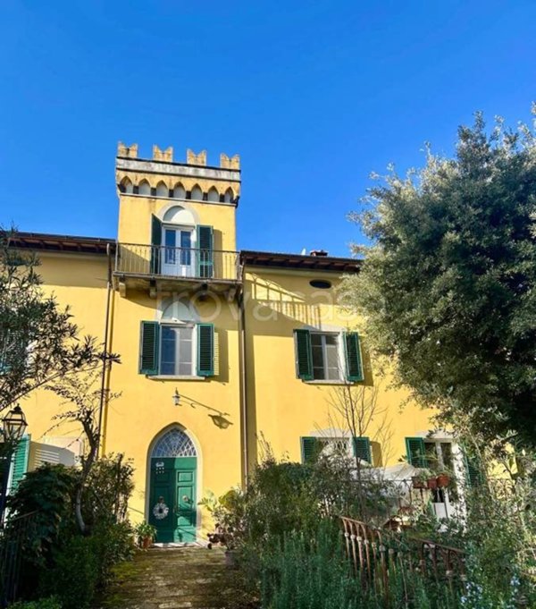 casa indipendente in vendita a Pescia