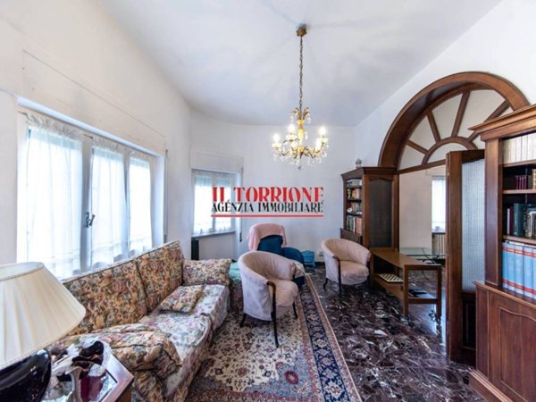 casa indipendente in vendita a Pescia