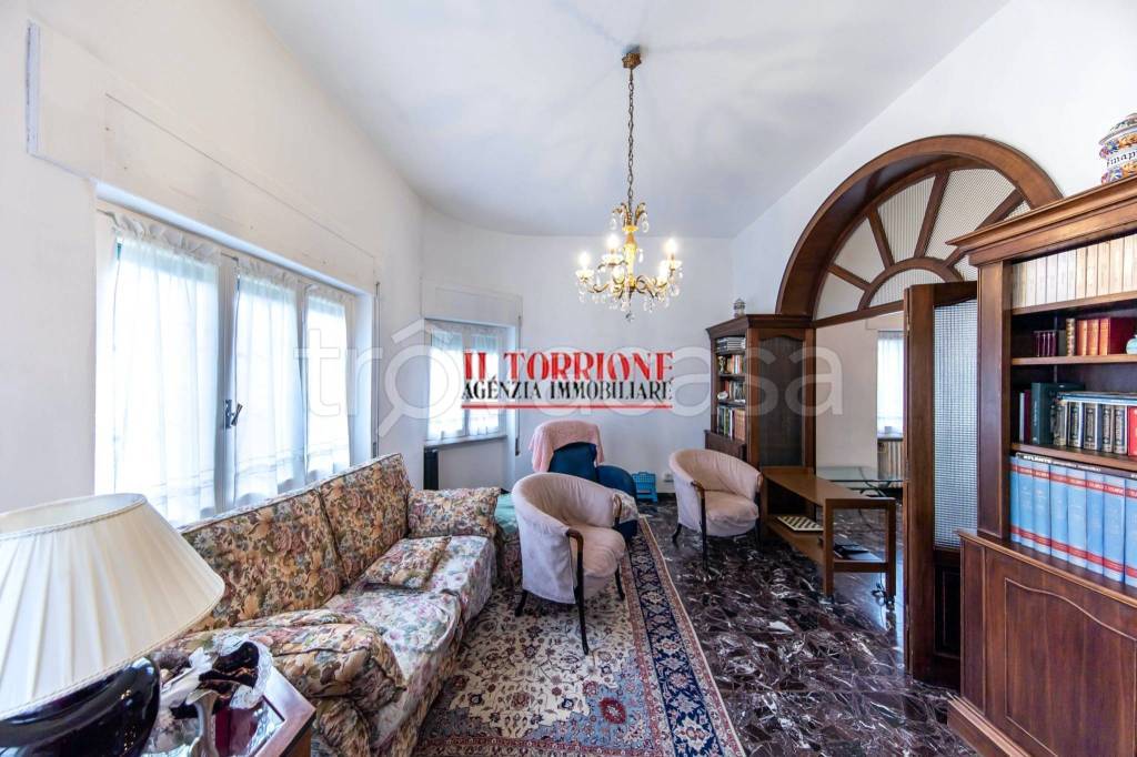 casa indipendente in vendita a Pescia