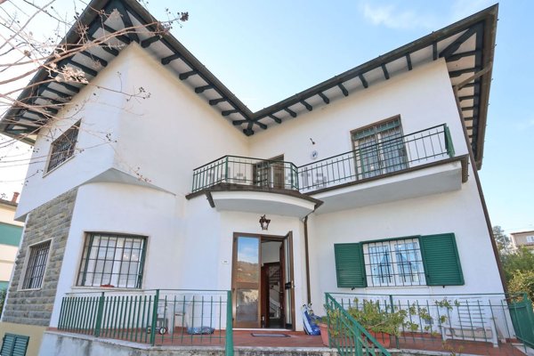 casa indipendente in vendita a Pescia