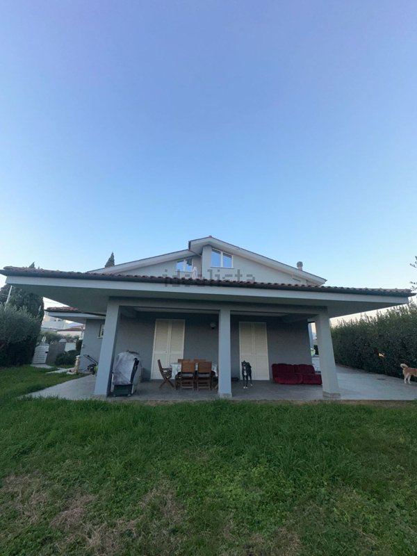 casa indipendente in vendita a Pescia