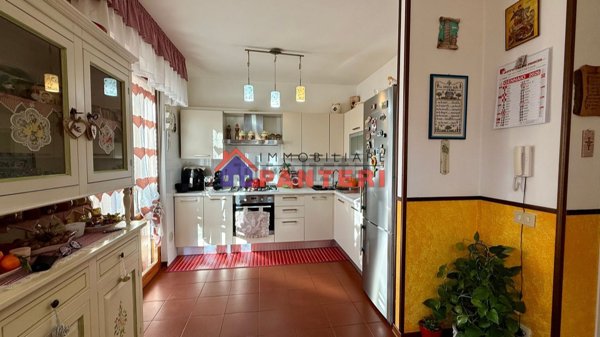 casa indipendente in vendita a Pescia