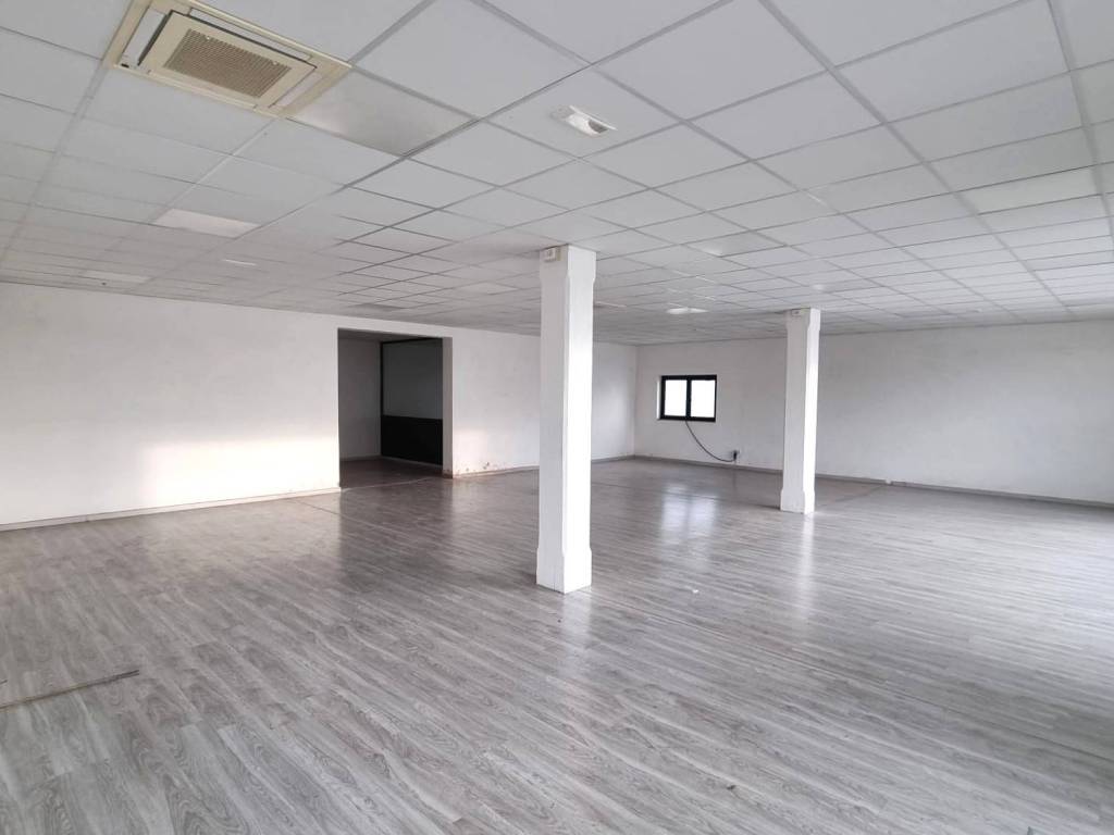 negozio in vendita a Pescia in zona Pescia Morta