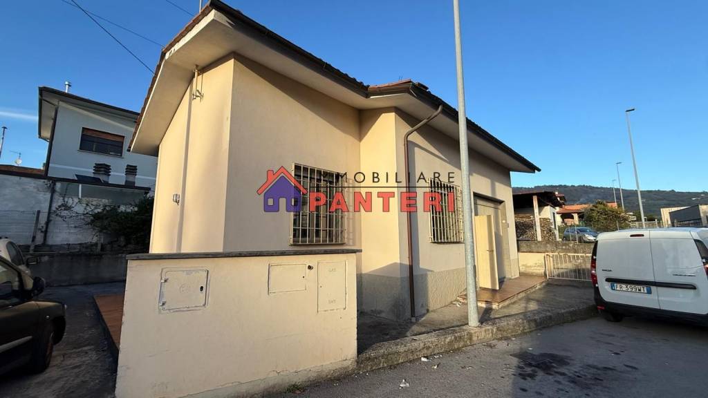 locale commerciale in vendita a Pescia