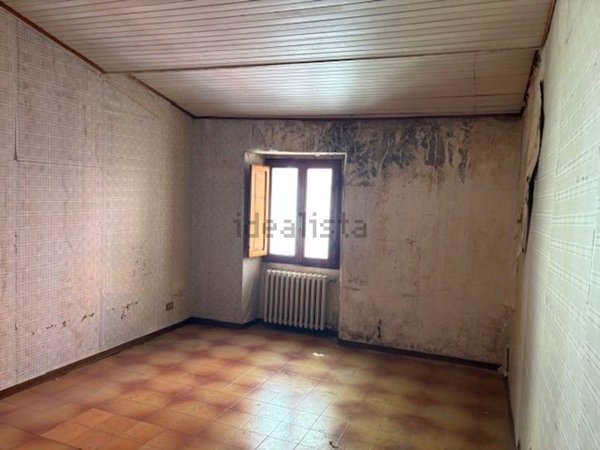 casa indipendente in vendita a Pescia