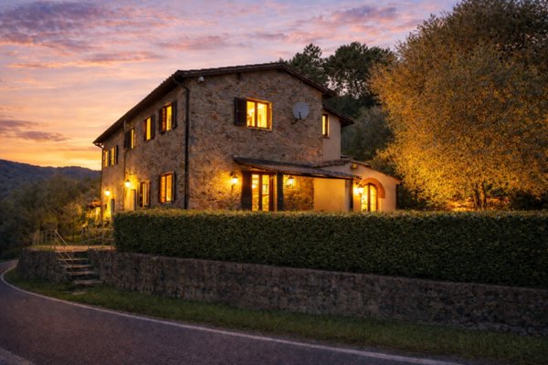 casa indipendente in vendita a Pescia in zona Collodi