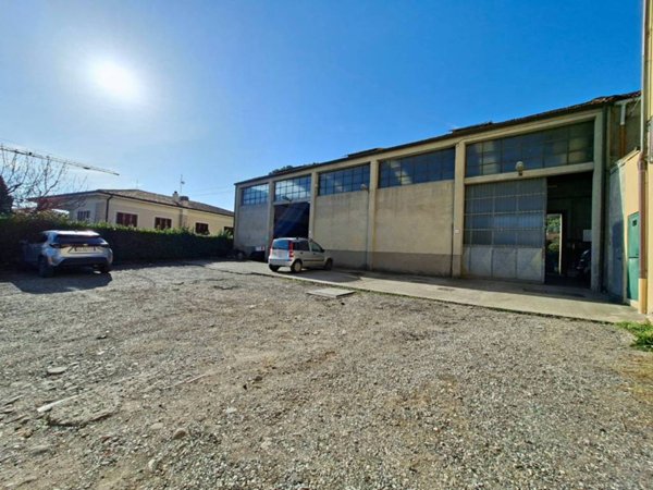 locale commerciale in vendita a Pescia in zona Collodi