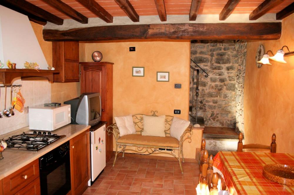 casa indipendente in vendita a Pescia in zona Pietrabuona