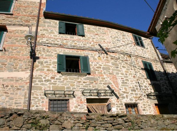 casa indipendente in vendita a Pescia in zona Pietrabuona
