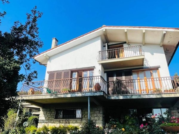 villa in vendita a Pescia in zona Collodi