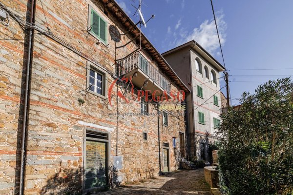 casa indipendente in vendita a Pescia in zona San Quirico