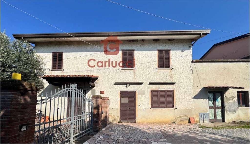 casa indipendente in vendita a Pescia in zona Macchie di San Piero