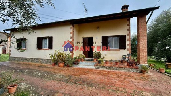 casa indipendente in vendita a Pescia