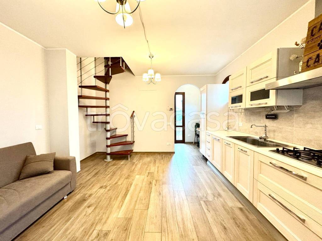 casa indipendente in vendita a Pescia