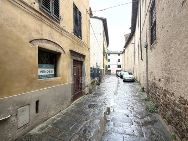 intera palazzina in vendita a Pescia