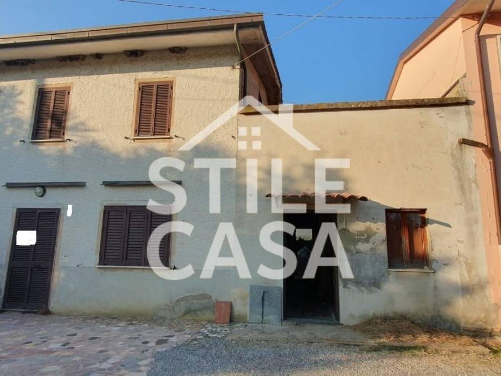 casa indipendente in vendita a Pescia in zona Castellare