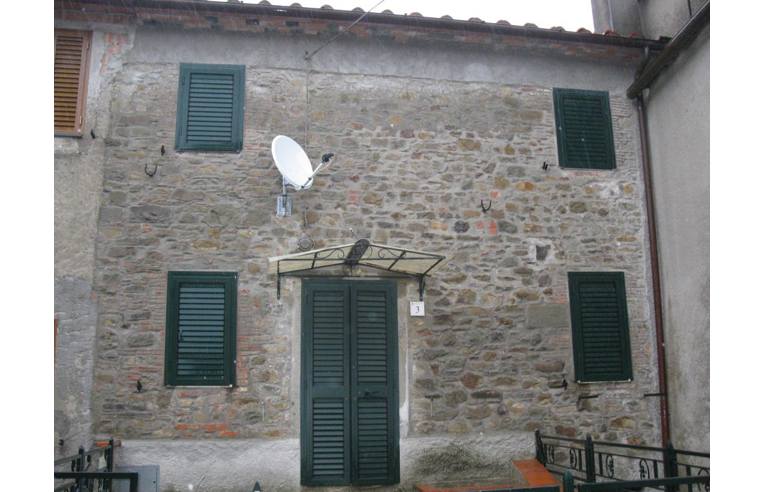 casa indipendente in vendita a Pescia in zona Fibbialla