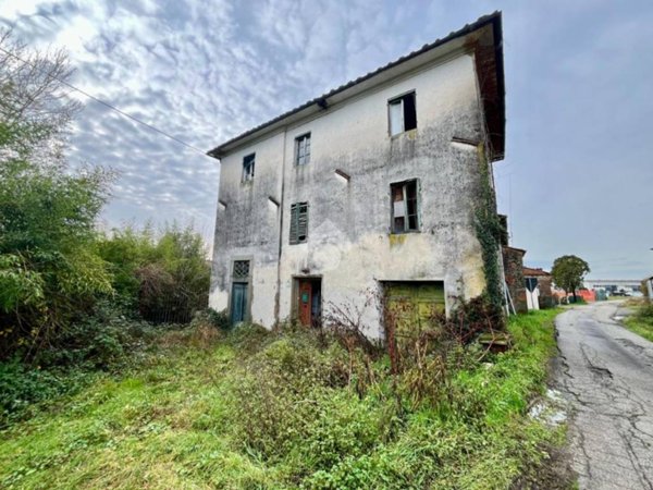 casa indipendente in vendita a Pescia in zona Pescia Morta