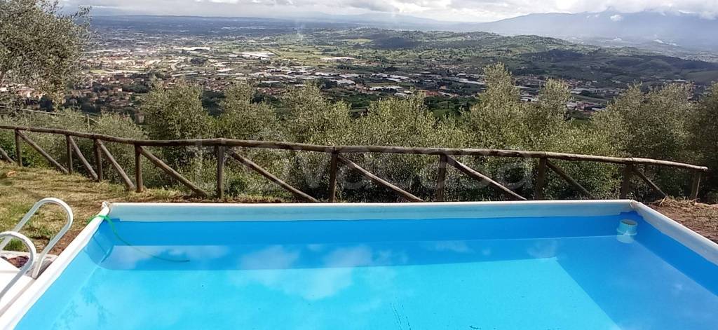 casa indipendente in vendita a Pescia