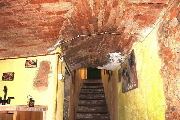 locale di sgombero in vendita a Pescia