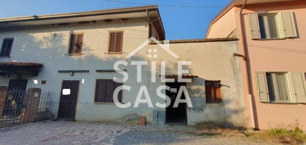 casa indipendente in vendita a Pescia in zona Castellare
