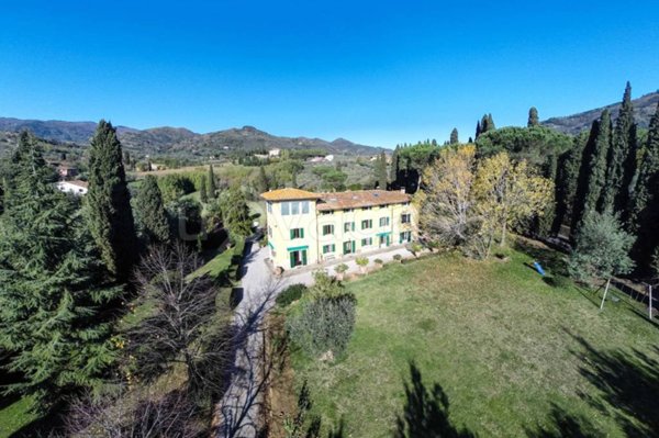 casa indipendente in vendita a Pescia