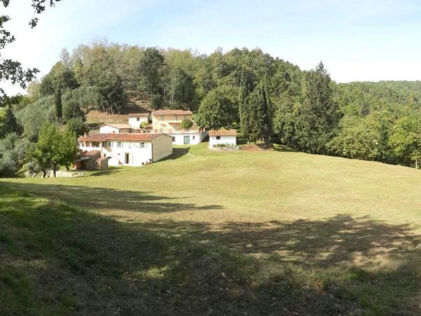 casa indipendente in vendita a Pescia