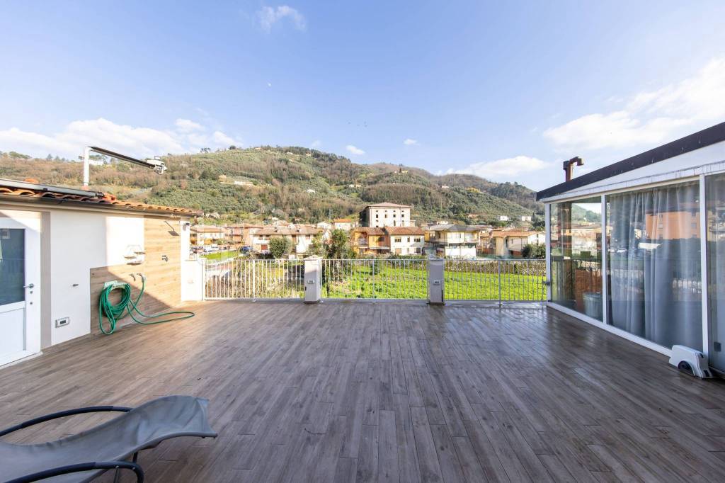 casa indipendente in vendita a Pescia