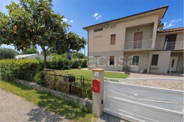 casa semindipendente in vendita a Pescia