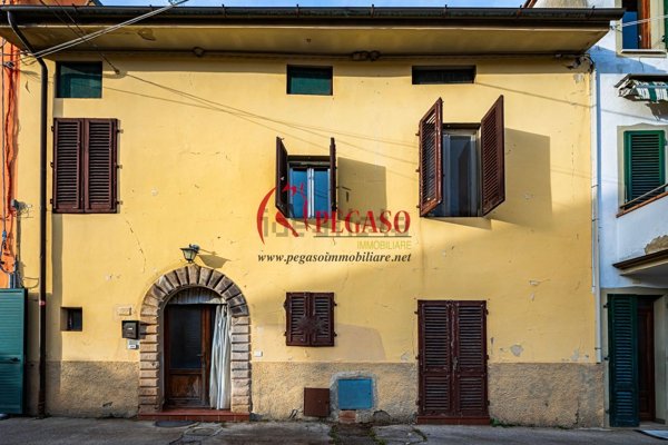 casa indipendente in vendita a Pescia in zona Veneri
