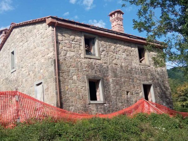 casa indipendente in vendita a Pescia in zona Aramo