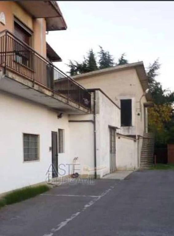 negozio in vendita a Pescia