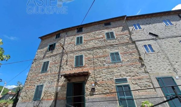 casa indipendente in vendita a Pescia in zona Stiappa