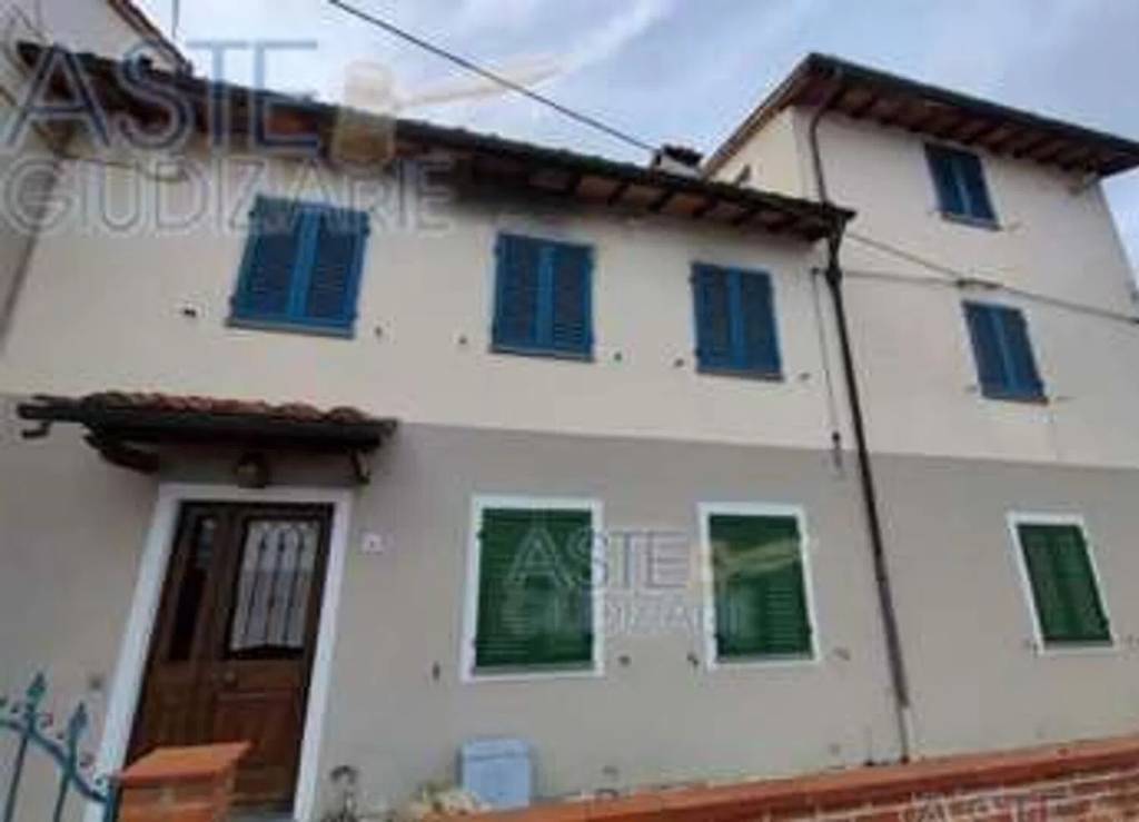casa indipendente in vendita a Pescia