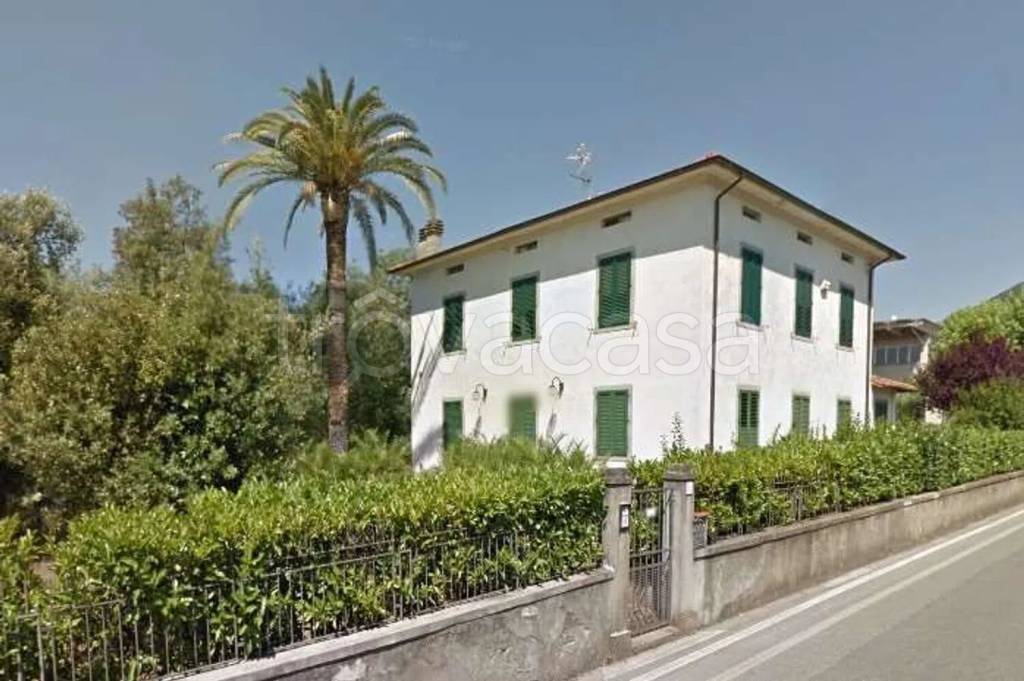 casa indipendente in vendita a Pescia in zona Collodi