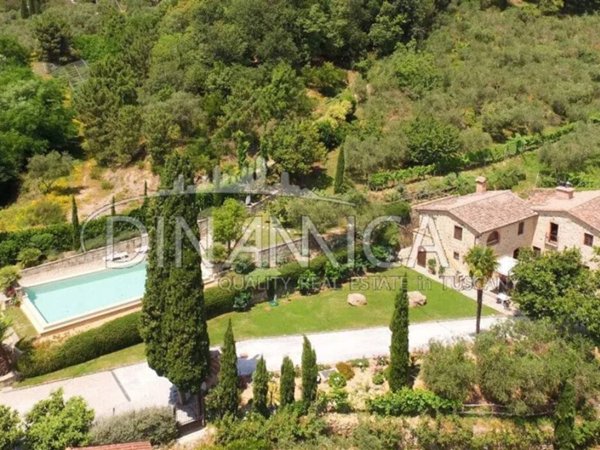 casa indipendente in vendita a Pescia