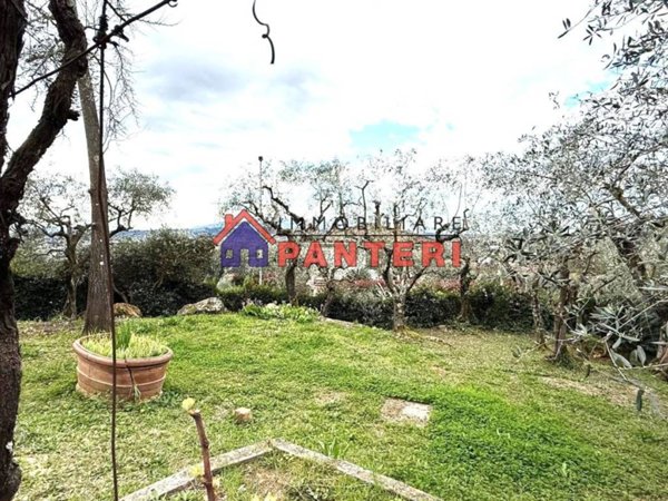 casa indipendente in vendita a Pescia