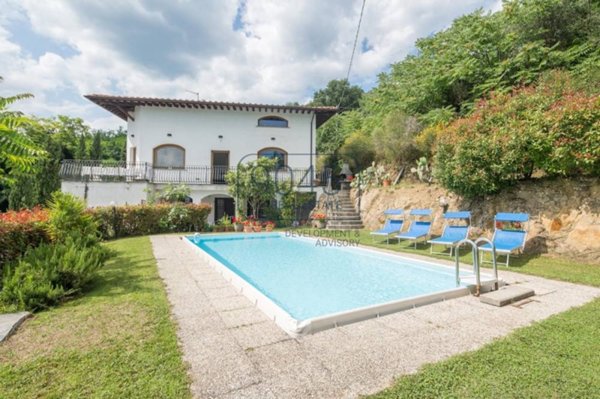 casa indipendente in vendita a Pescia in zona Collodi