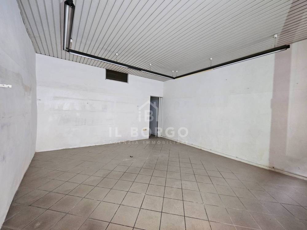 negozio in vendita a Pescia