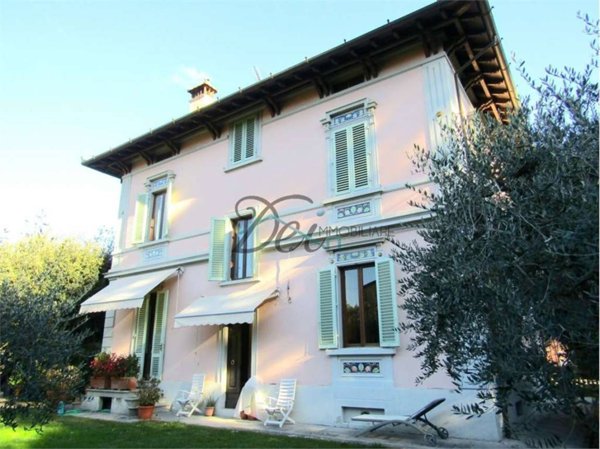 casa indipendente in vendita a Pescia in zona Collodi