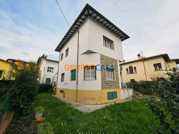casa indipendente in vendita a Pescia