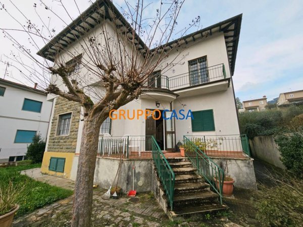casa indipendente in vendita a Pescia