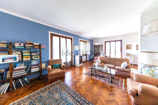 casa indipendente in vendita a Pescia