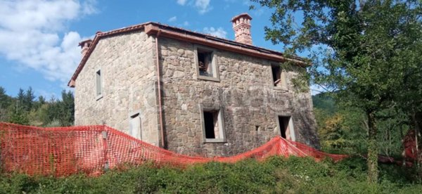 casa indipendente in vendita a Pescia in zona Aramo