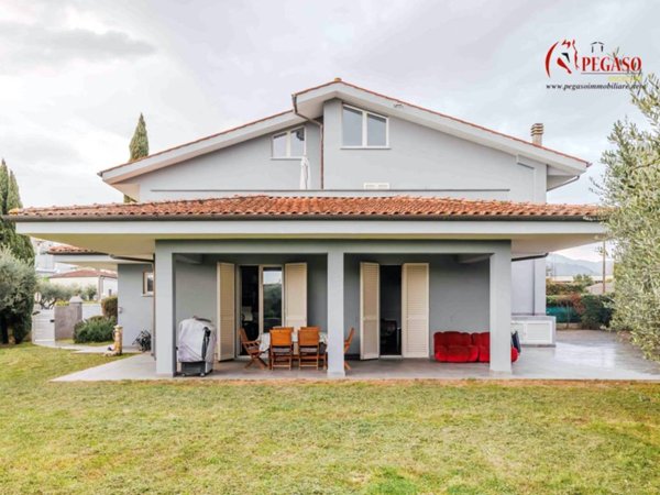 casa indipendente in vendita a Pescia in zona Pescia Morta