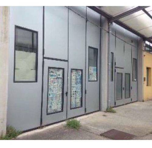 locale commerciale in vendita a Pescia