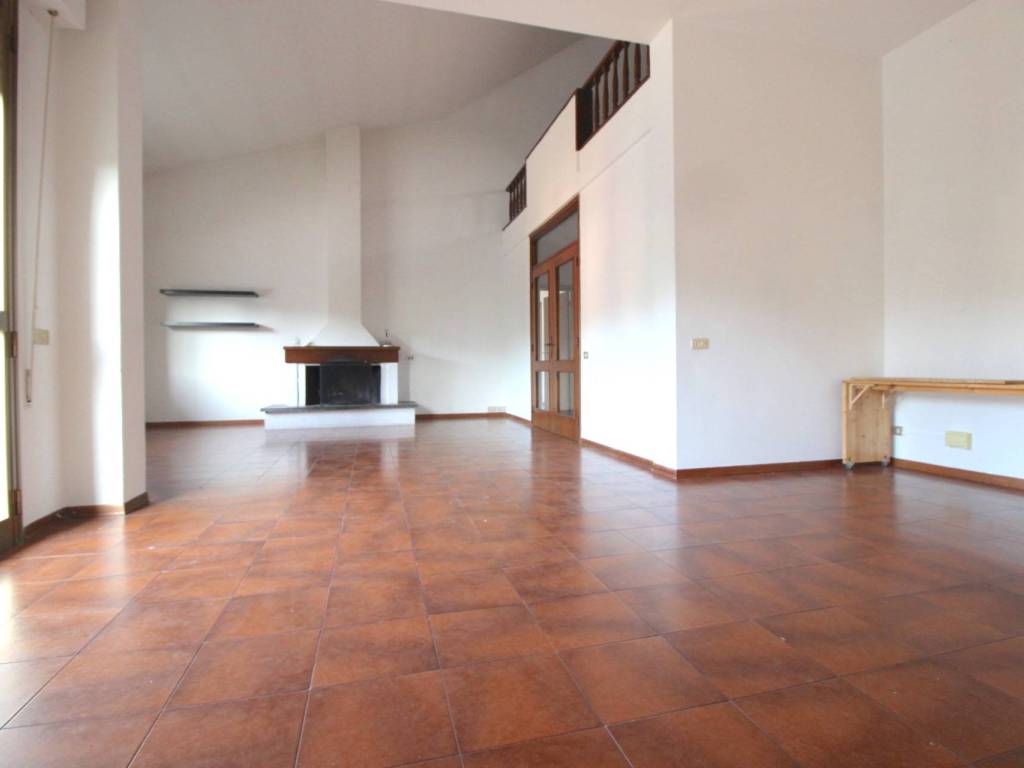 casa indipendente in vendita a Pescia