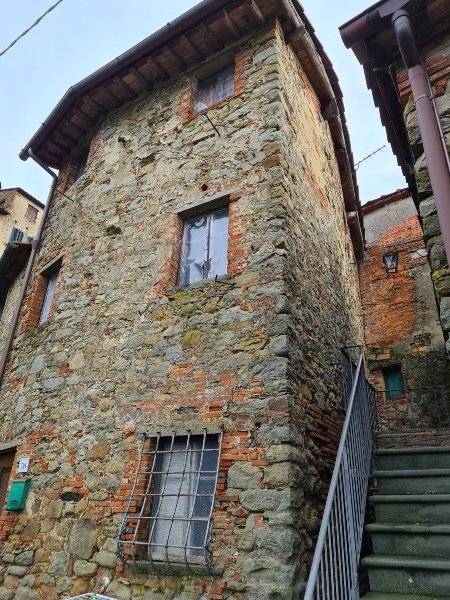 casa indipendente in vendita a Pescia
